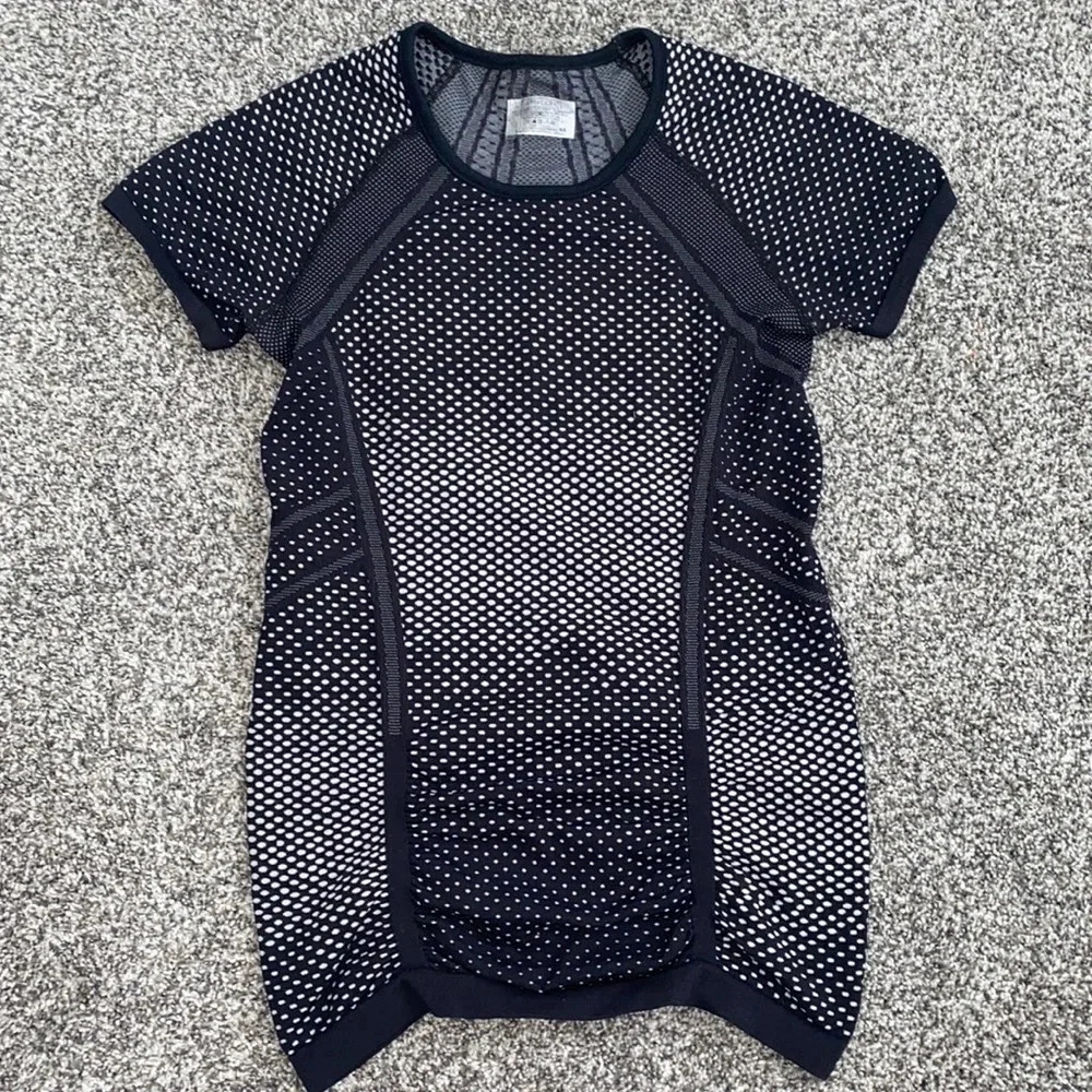 Athleta Fastest Track Tee in Black/White Polka Dots